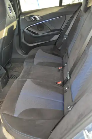 BMW 1 Series view 13