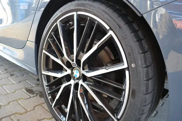 BMW 1 Series view 8