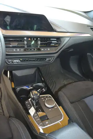 BMW 1 Series view 11