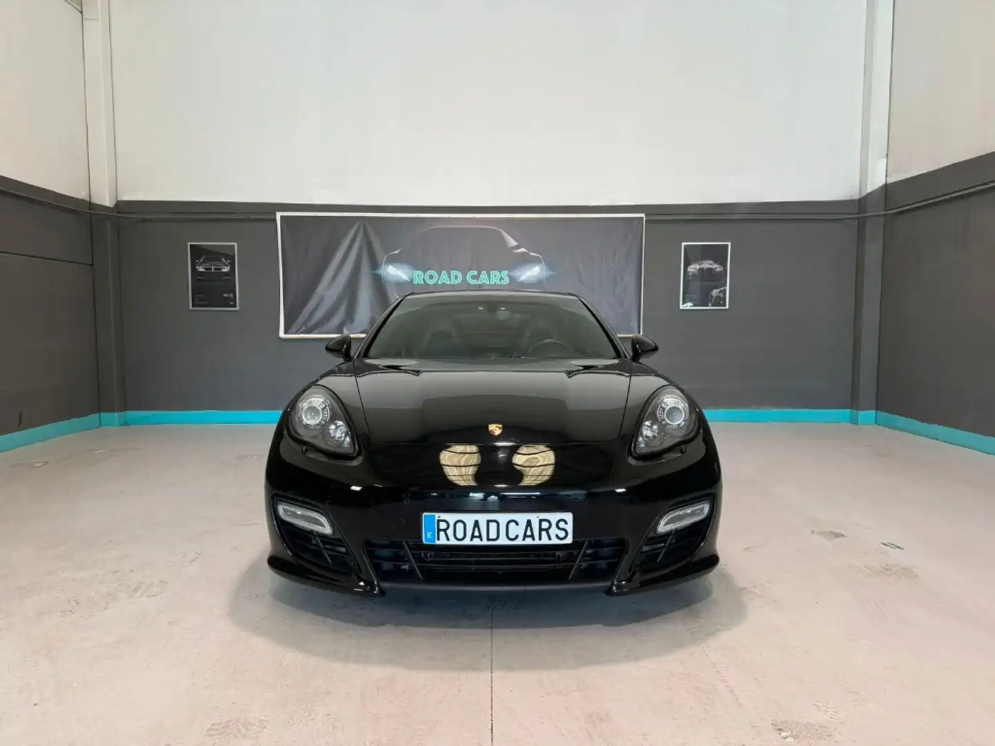 Porsche Panamera GTS PDK Negro - 2