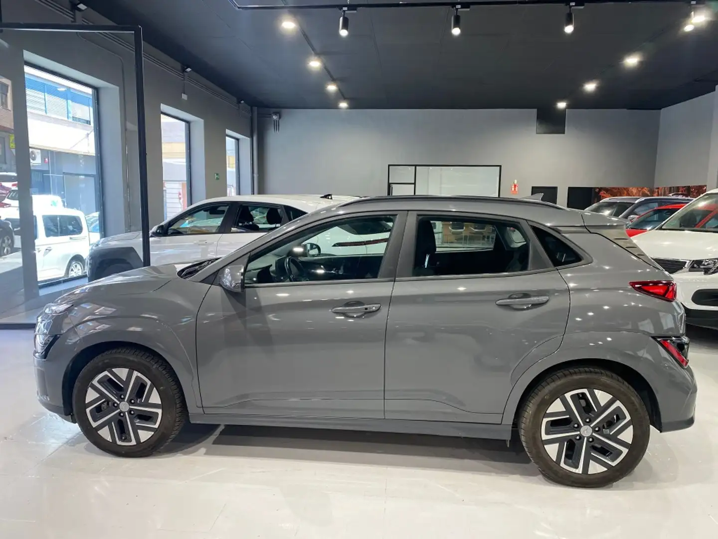Hyundai KONA EV Maxx 100kW Gris - 2
