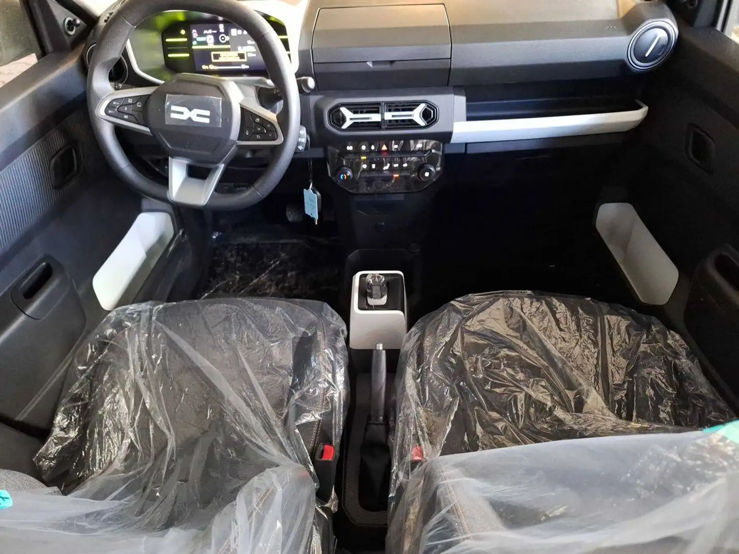 Dacia Spring Essential - 2