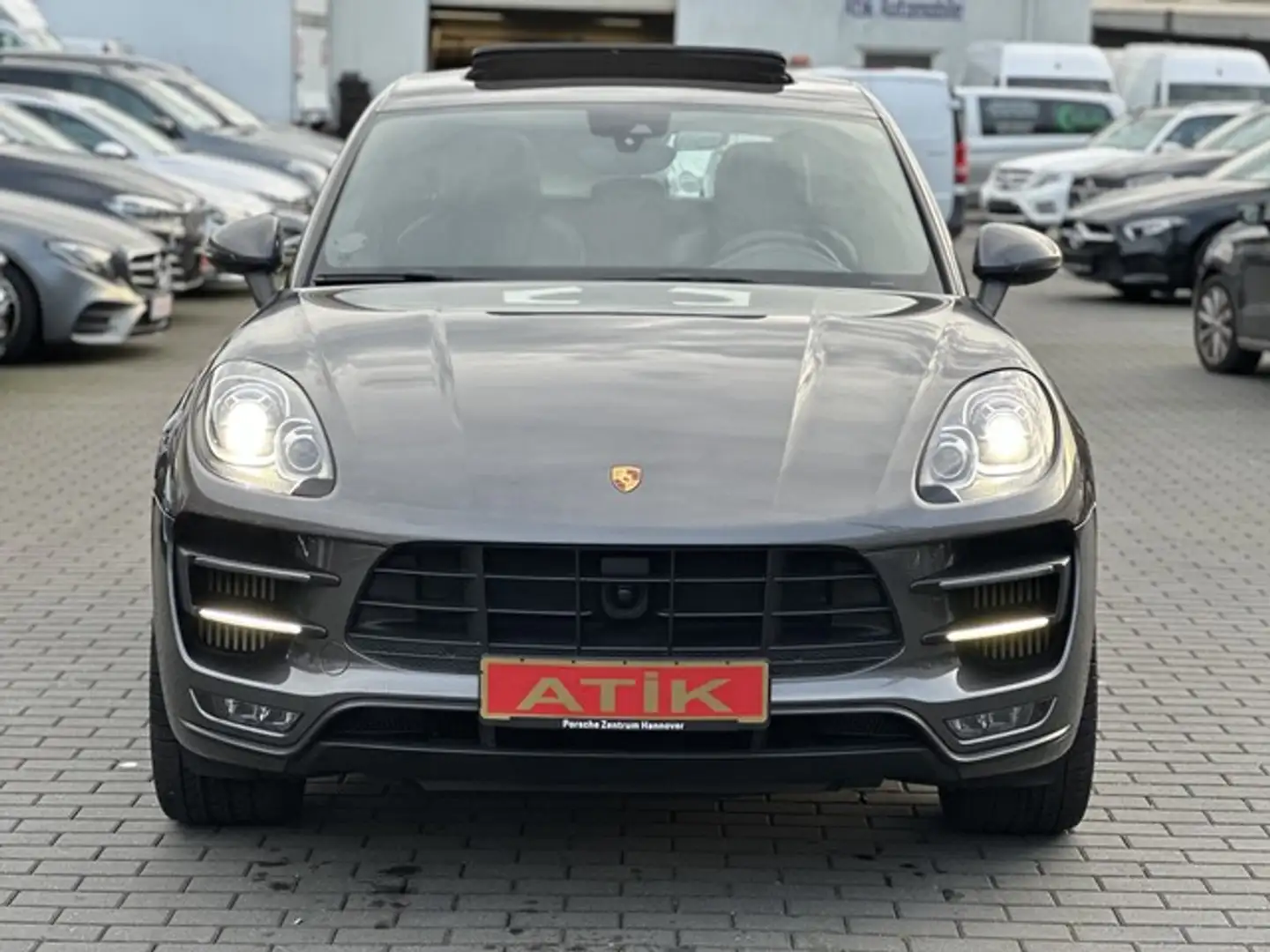 Porsche Macan TURBO LUFTFEDERUNG PANO ACC KEYLESS PASM 21 ZOLL T Grau - 2