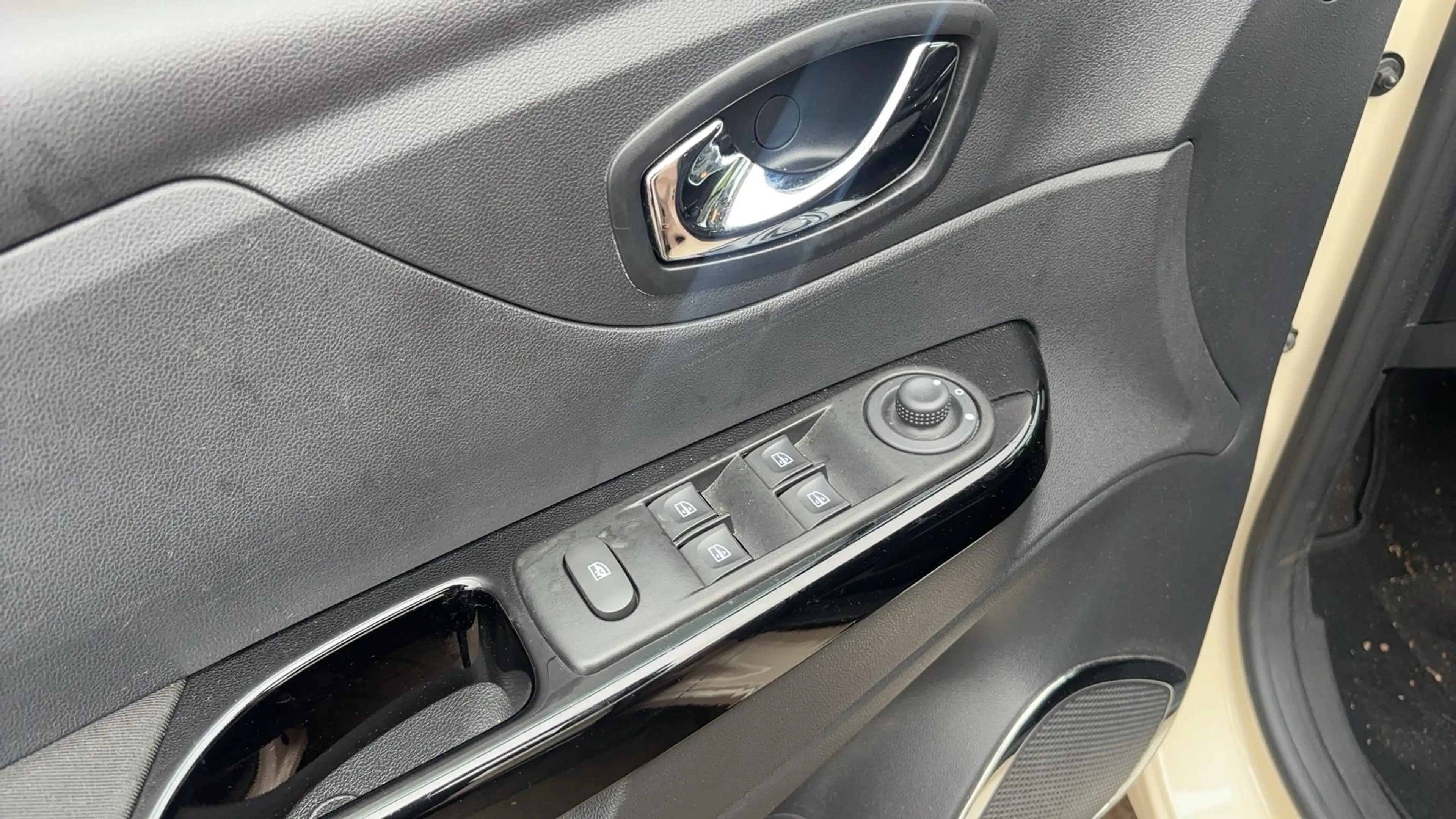 Renault Captur 0.9 TCe Dynamique KEYLESS / NAVI / CLIMA / CRUISE — photo 5