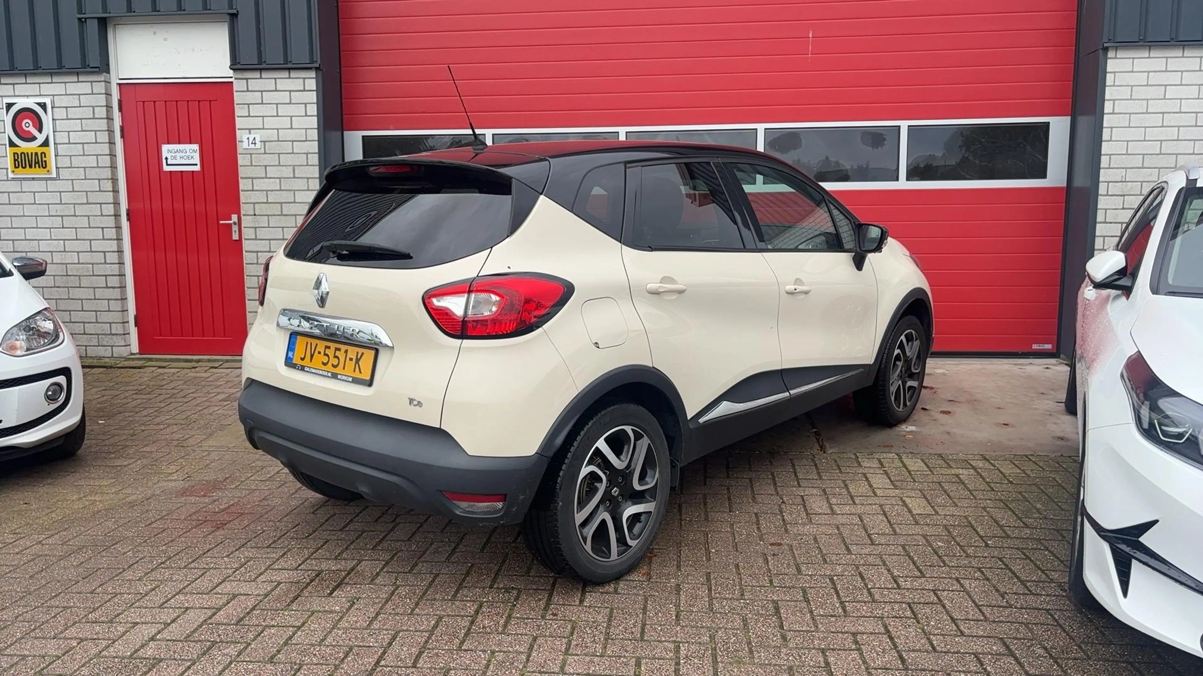Renault Captur 0.9 TCe Dynamique KEYLESS / NAVI / CLIMA / CRUISE — photo 2