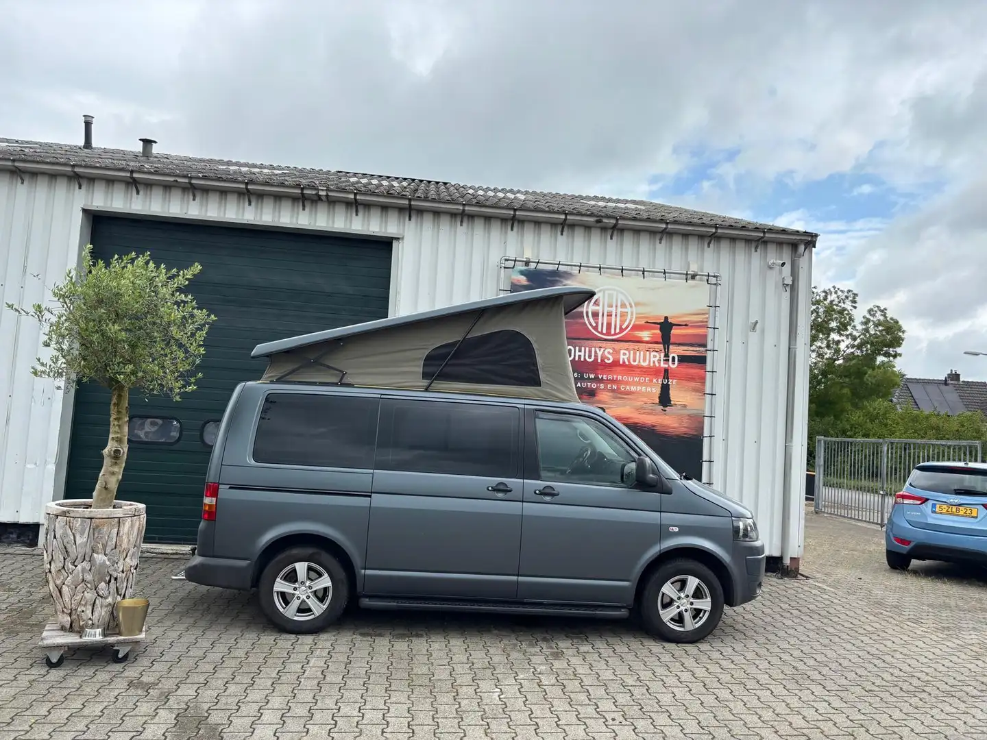 Volkswagen TRANSPORTER Automaat Euro 5 141pk Off-grid Ta Grijs - 1
