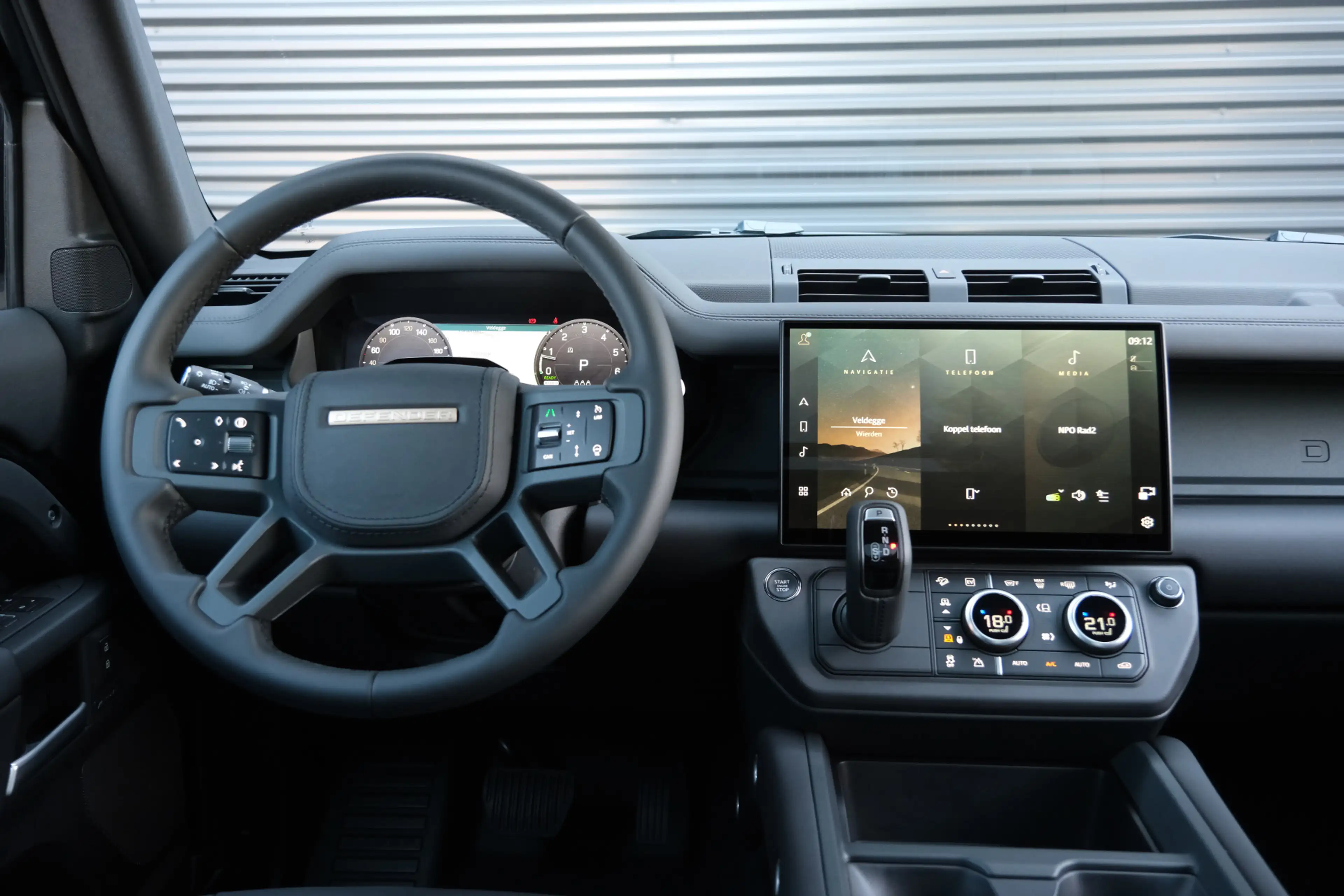 Land Rover Defender 110 P300e X-Dynamic SE 5-Year Edition! | NP € 1284 — photo 21