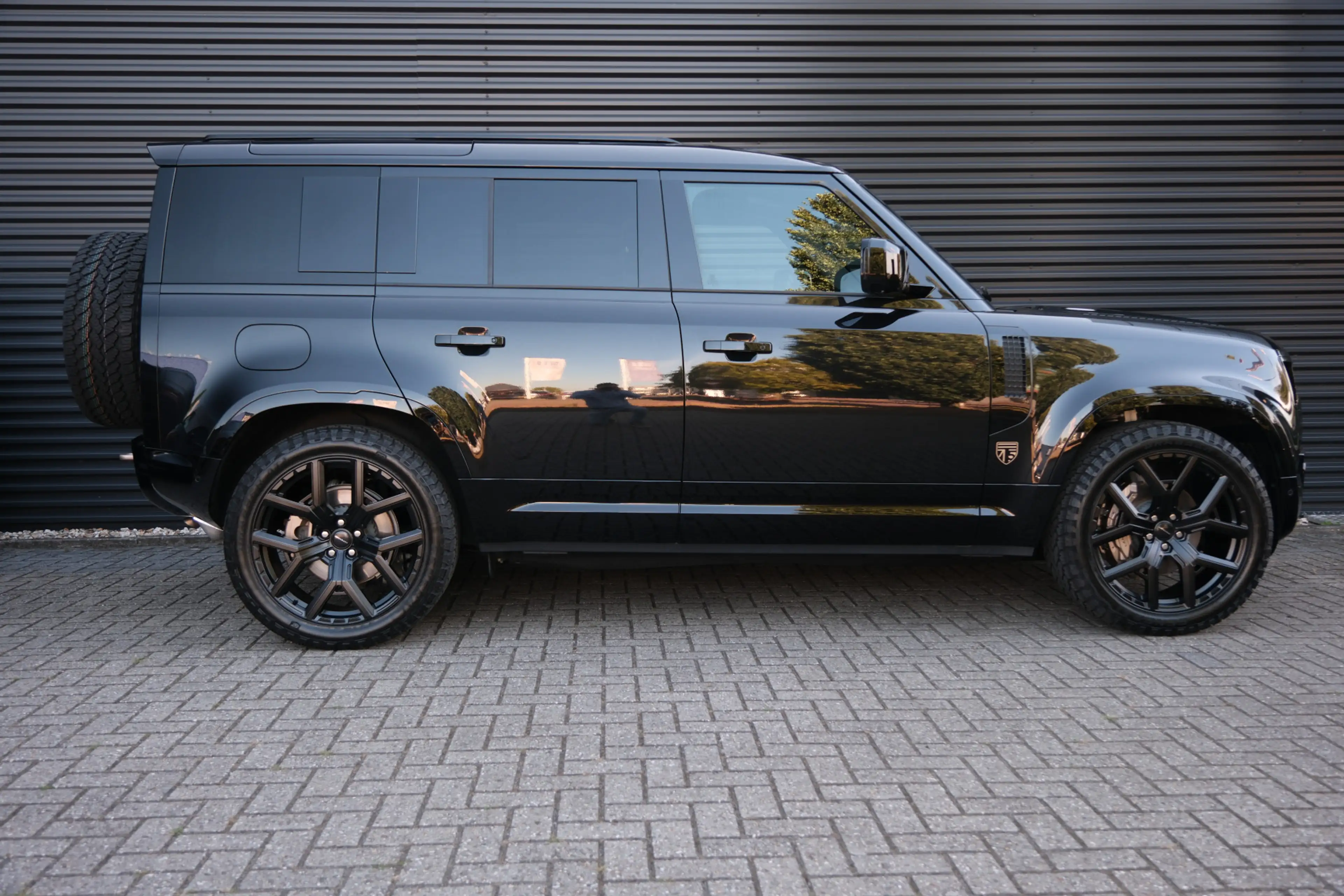 Land Rover Defender 110 P300e X-Dynamic SE 5-Year Edition! | NP € 1284 — photo 11