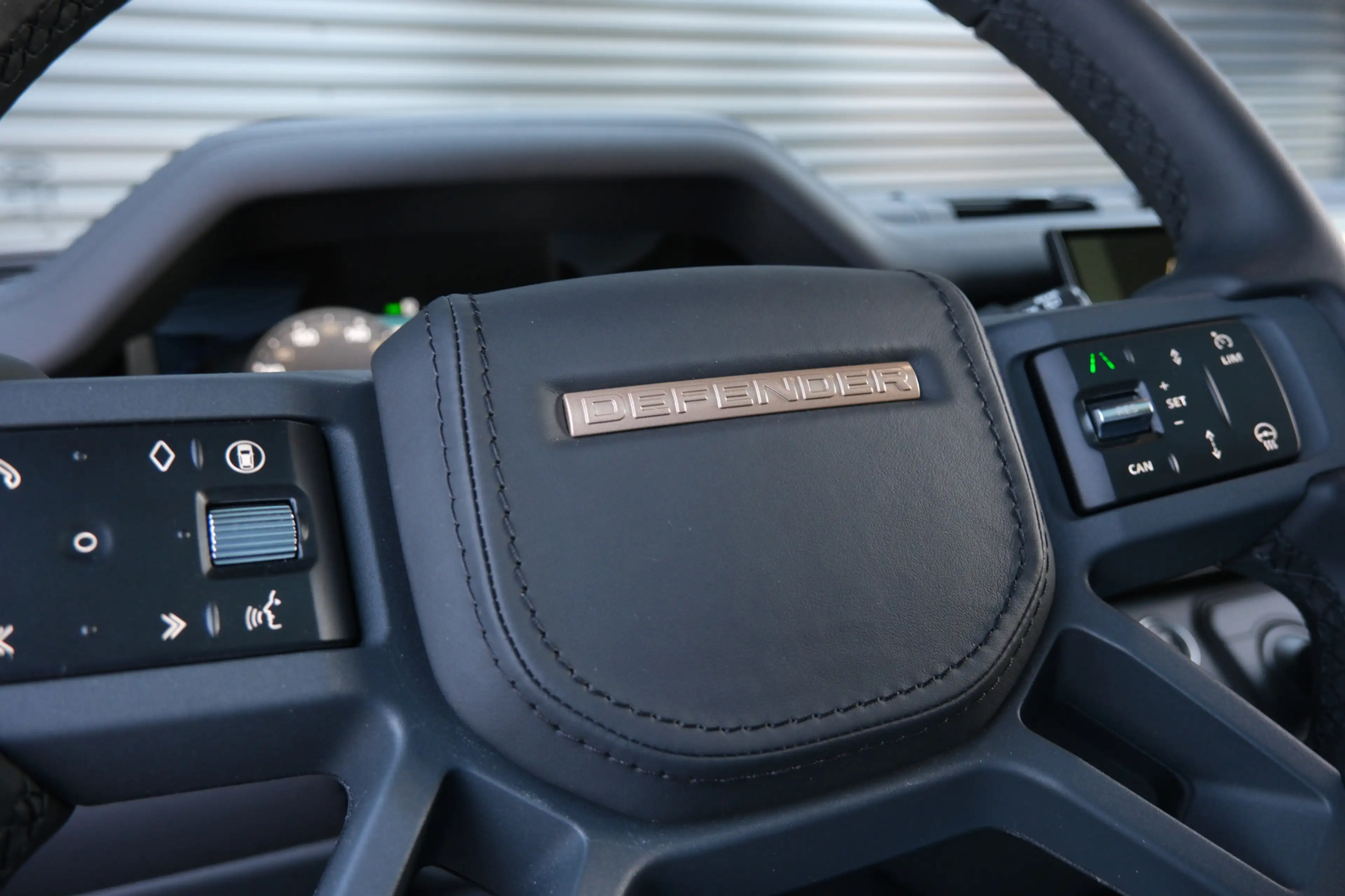 Land Rover Defender 110 P300e X-Dynamic SE 5-Year Edition! | NP € 1284 — photo 34