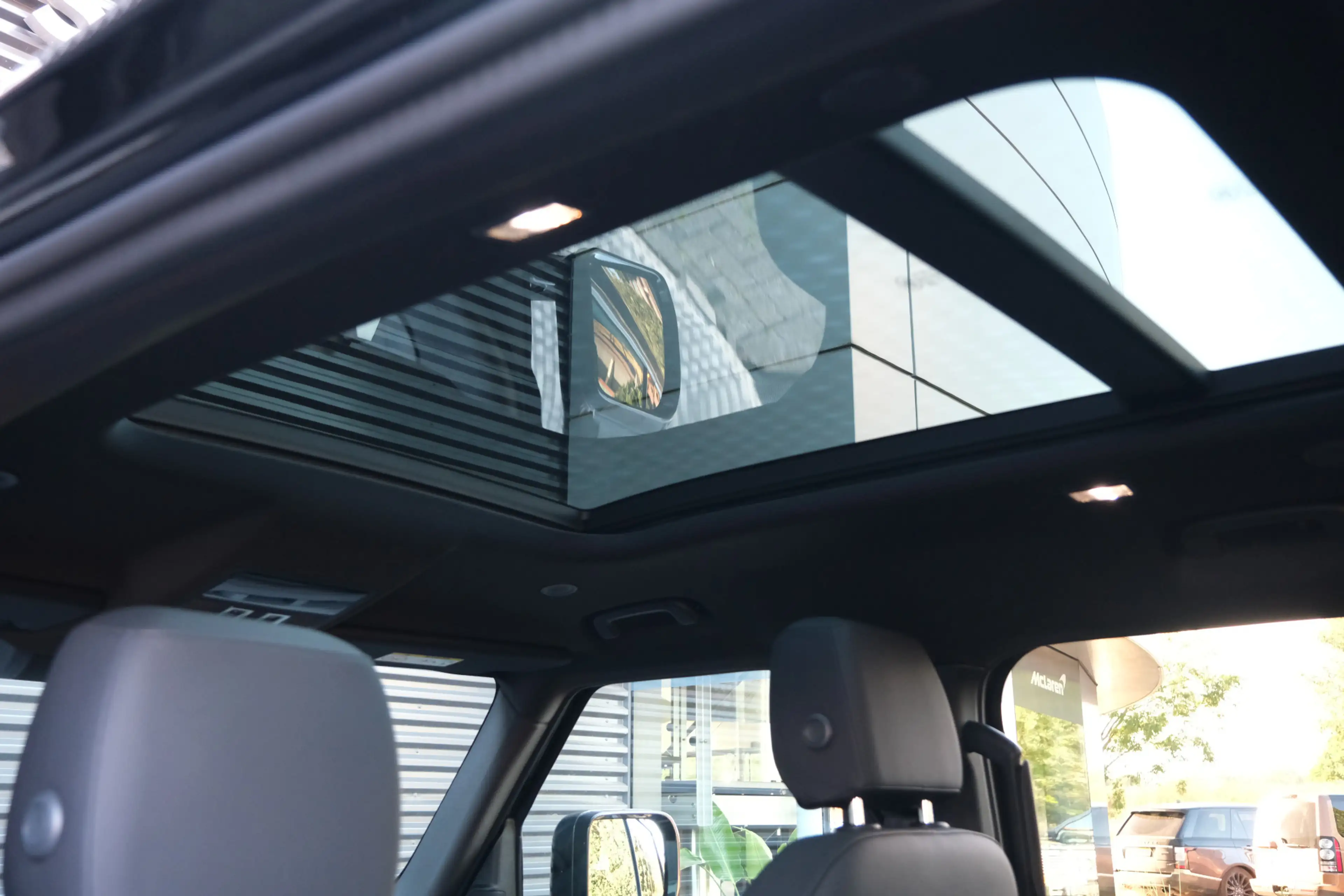 Land Rover Defender 110 P300e X-Dynamic SE 5-Year Edition! | NP € 1284 — photo 23