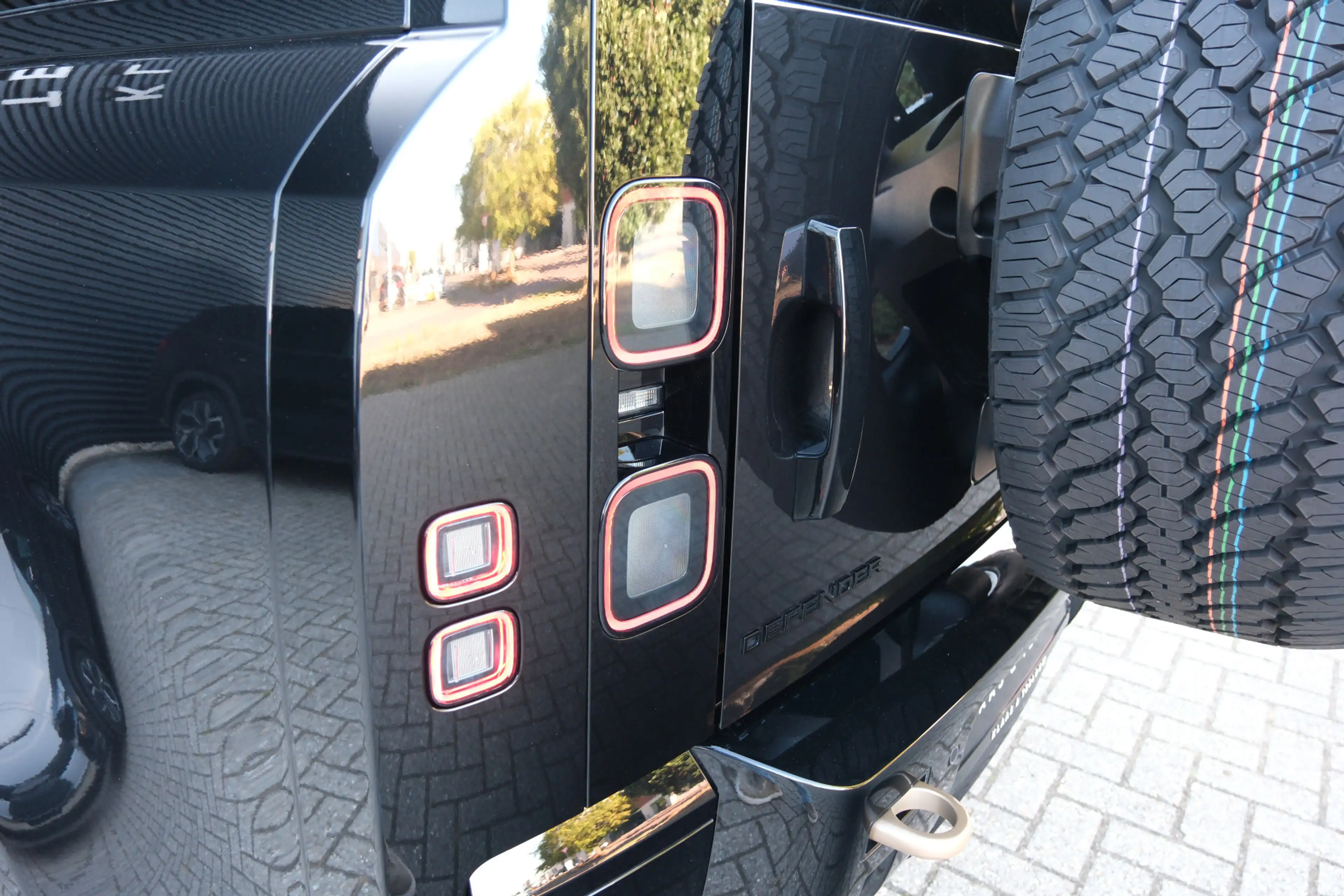 Land Rover Defender 110 P300e X-Dynamic SE 5-Year Edition! | NP € 1284 — photo 27