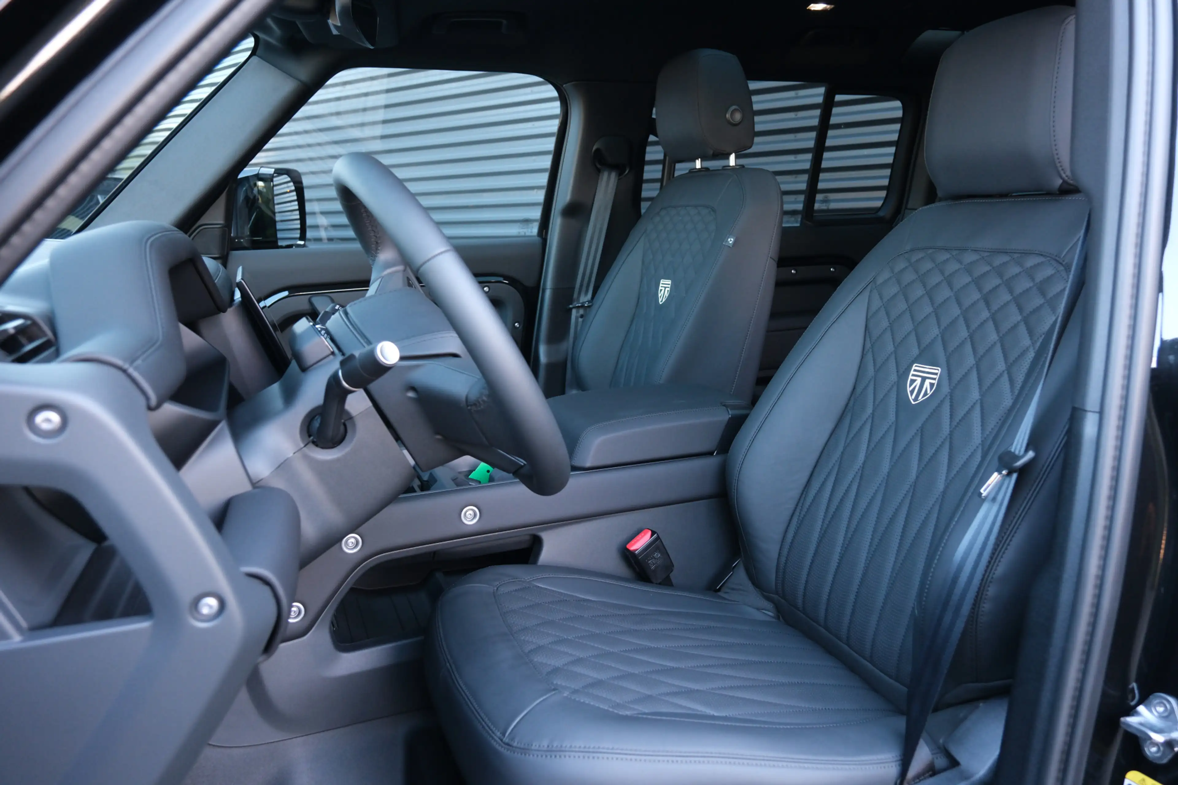 Land Rover Defender 110 P300e X-Dynamic SE 5-Year Edition! | NP € 1284 — photo 4