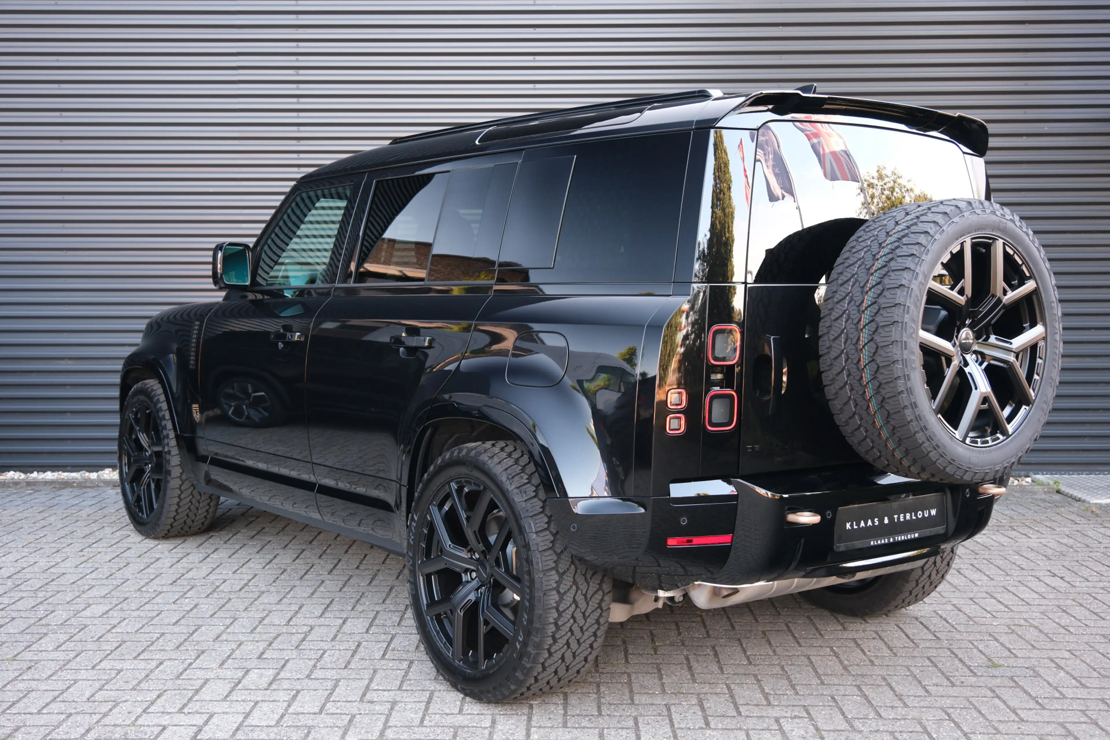 Land Rover Defender 110 P300e X-Dynamic SE 5-Year Edition! | NP € 1284 — photo 10