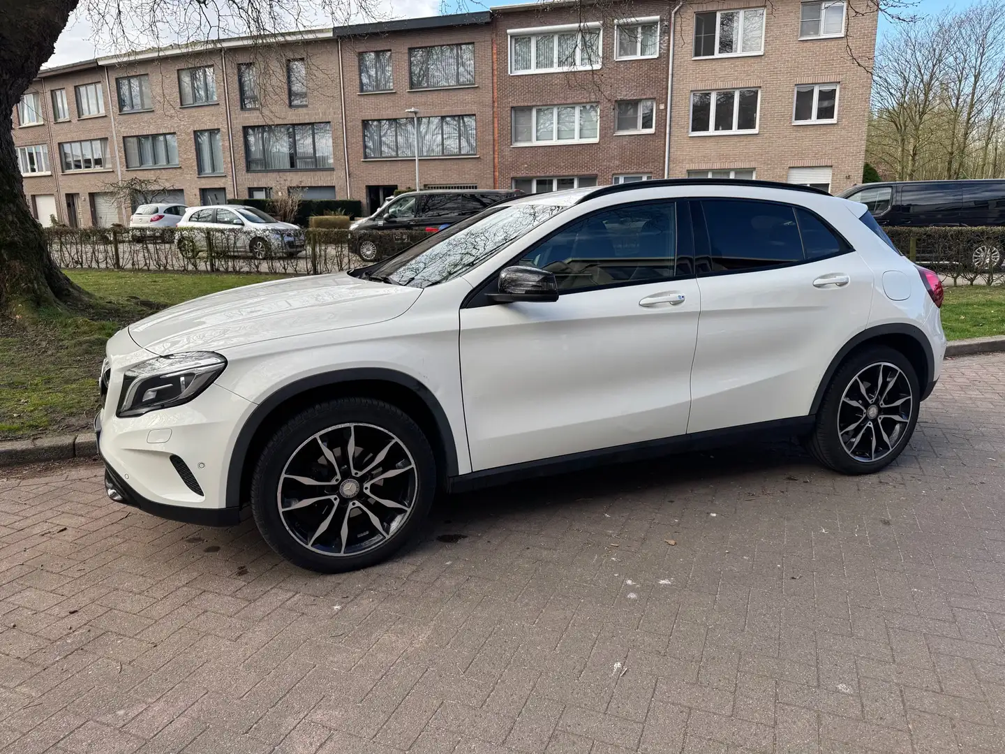 Mercedes-Benz GLA 200 (CDI) d 7G-DCT Urban Line Blanc - 1