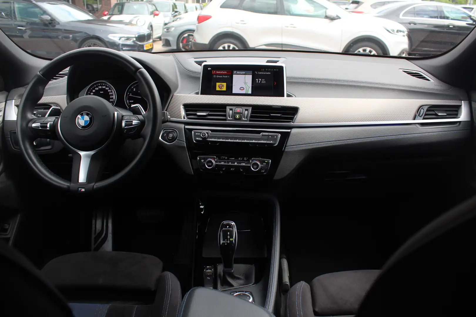 BMW X2 sDrive20i High Exe. M Sport / Trekhaak / Camera / Grijs - 2