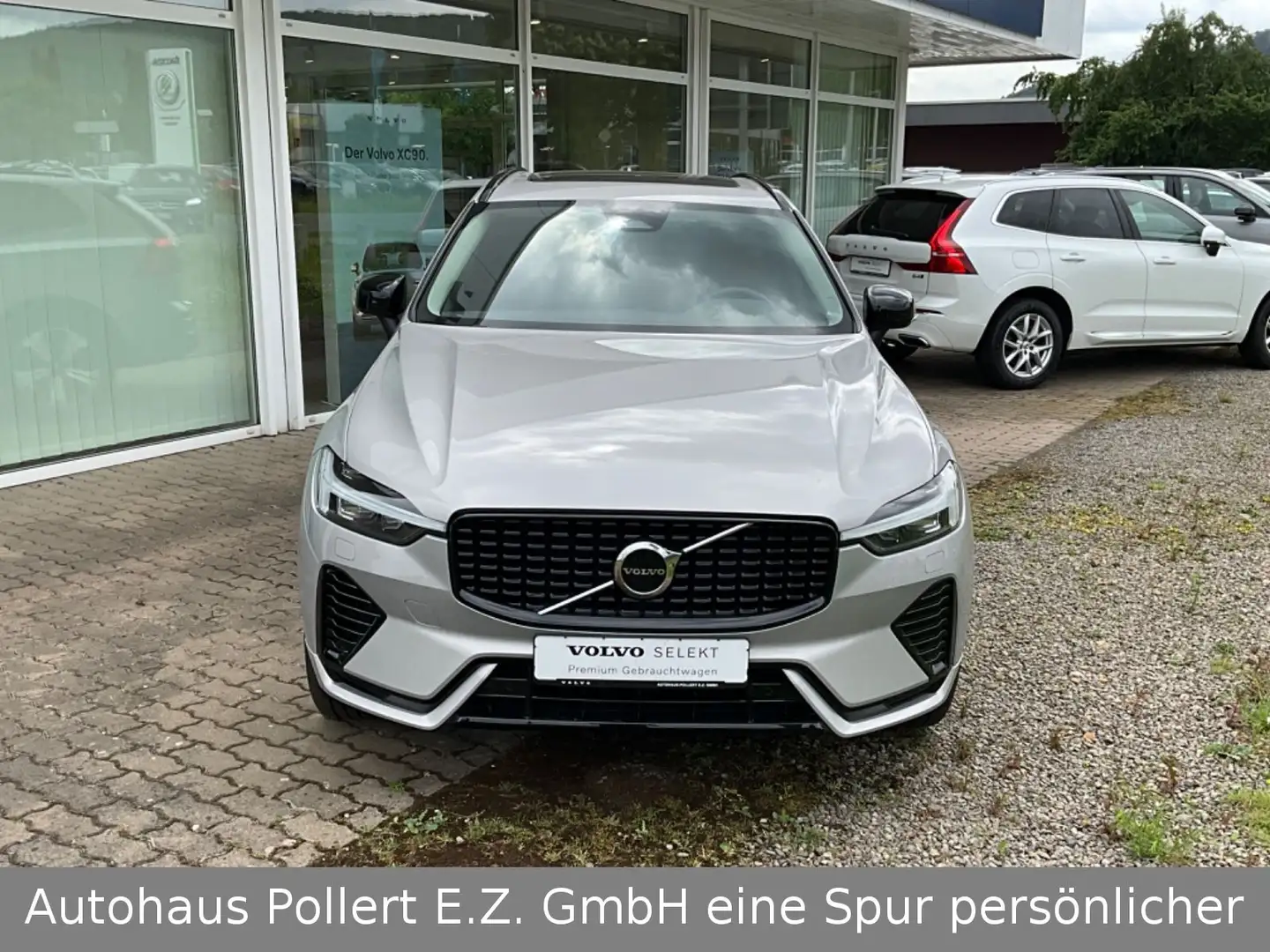 Volvo XC60 Plus Dark Recharge Plug-In T6 Hybrid AWD Silber - 2