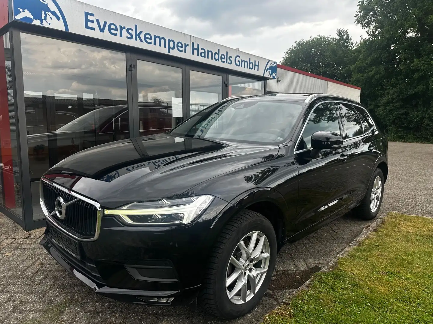 Volvo XC60 Momentum Pro / NAVI / PANO / KAMERA Schwarz - 1
