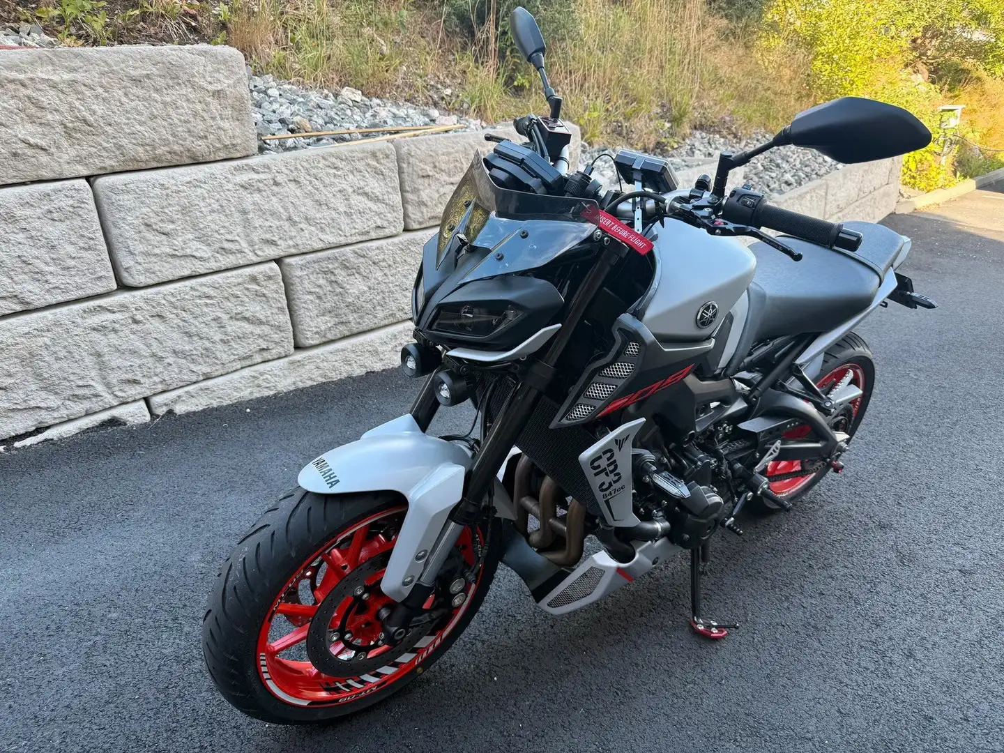 Yamaha MT-09 Grijs - 2