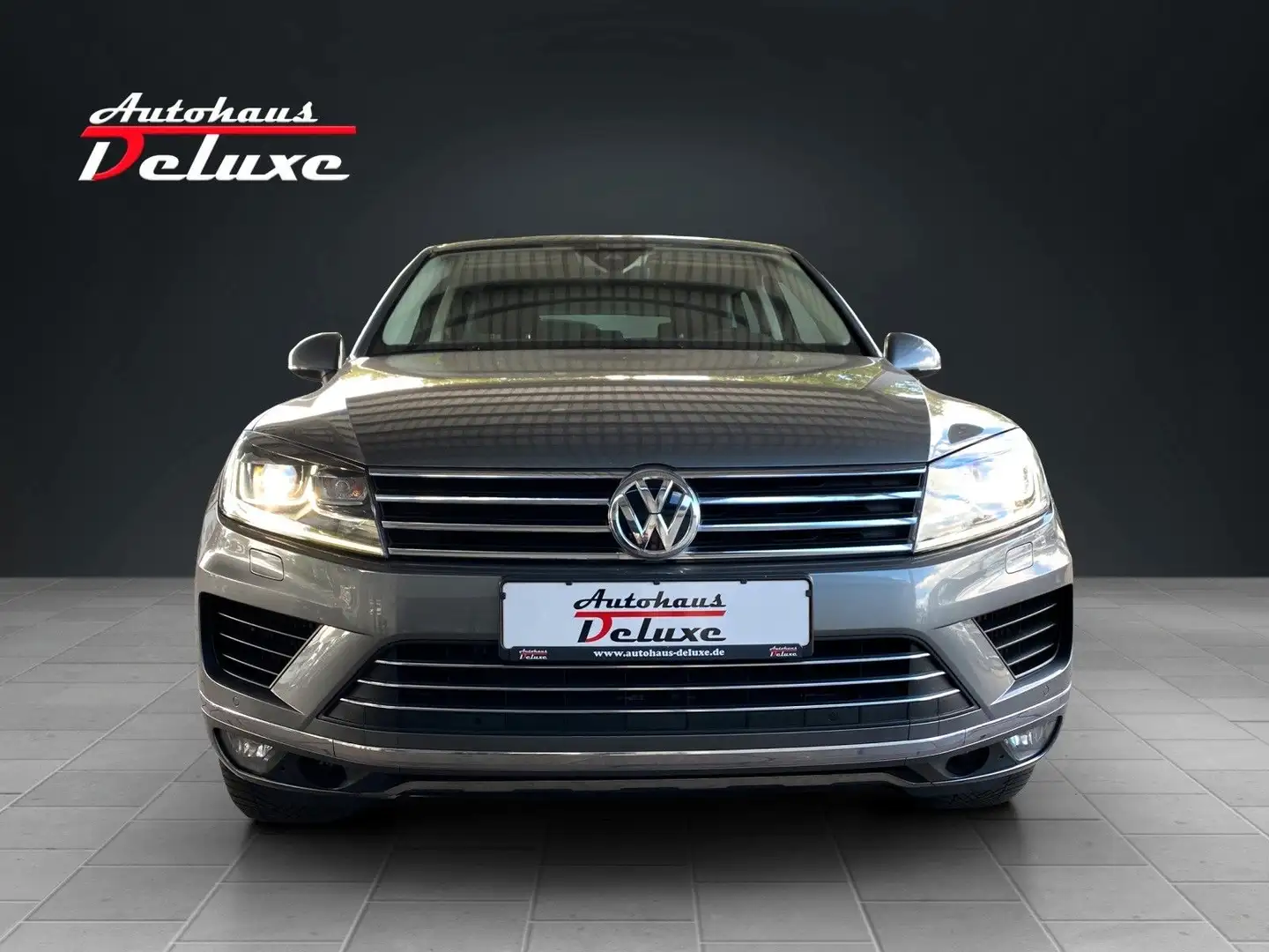 Volkswagen Touareg 3,0 TDI 4M EXCLUSIVE KAMERA-PANORAMA-AHK Grau - 2