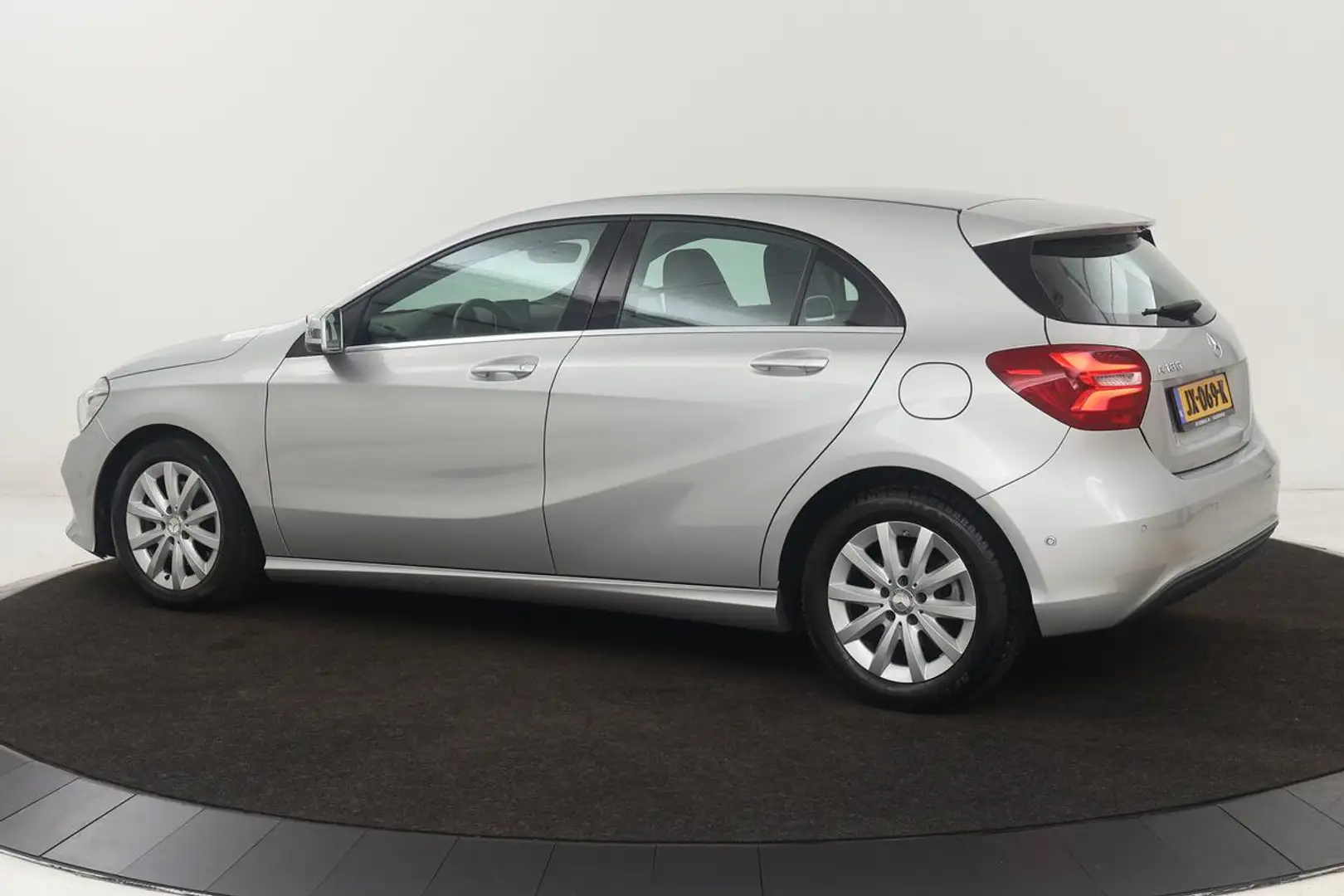 Mercedes-Benz A 180 Ambition | Stoelverwarming | Full LED | Sportstoel Grijs - 2
