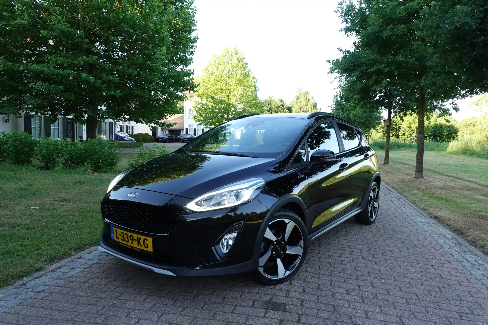 Ford Fiesta 1.0 EcoBoost Active X CarPlay | LED | Bluetooth | Noir - 1