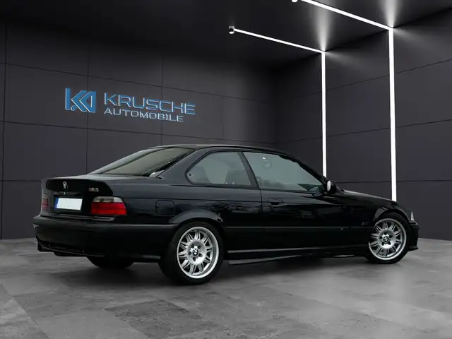 BMW M3 view 3