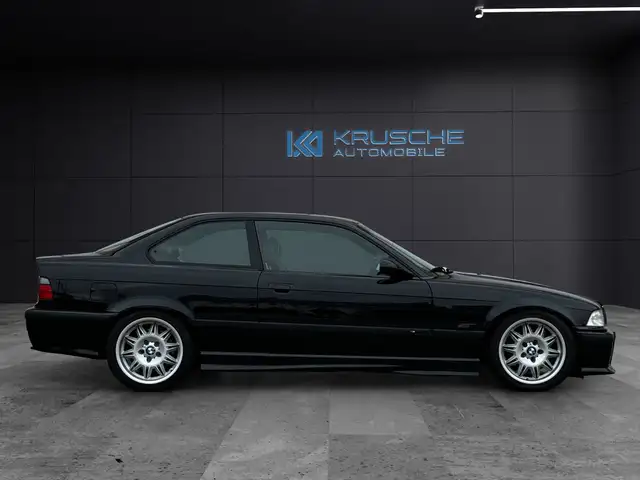 BMW M3 view 4