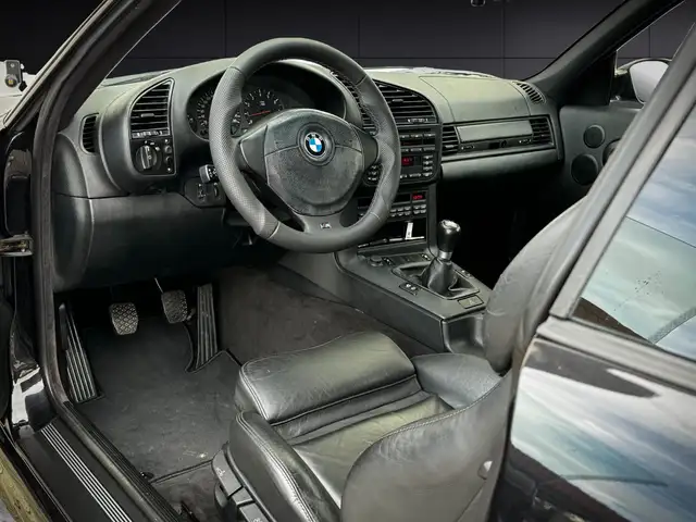 BMW M3 view 11