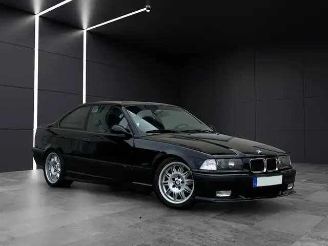 BMW M3 view 5