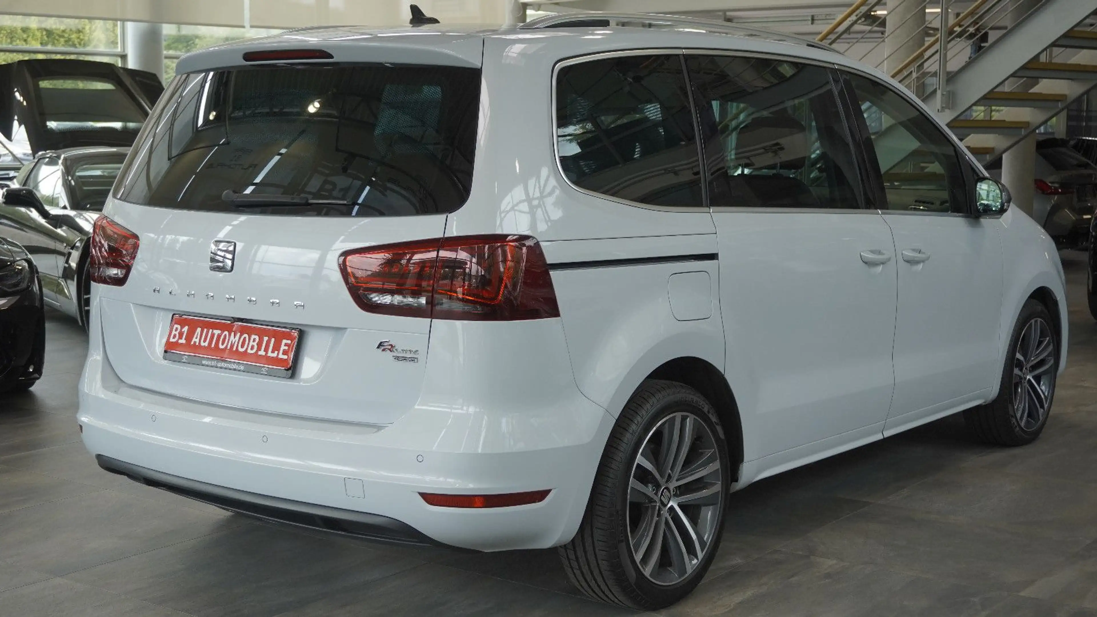 SEAT Alhambra FR-Line Allrad*7SITZE*AHK*STHZ*ACC — photo 4