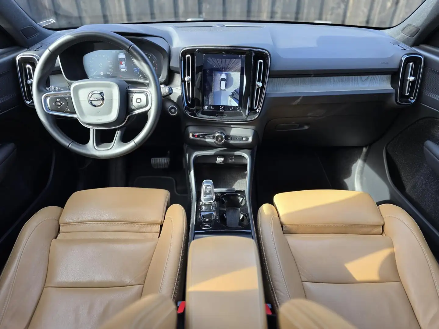 Volvo XC40 1.5 T3 Inscription| 1e eigenaar| Pano| Trekhaak - 2