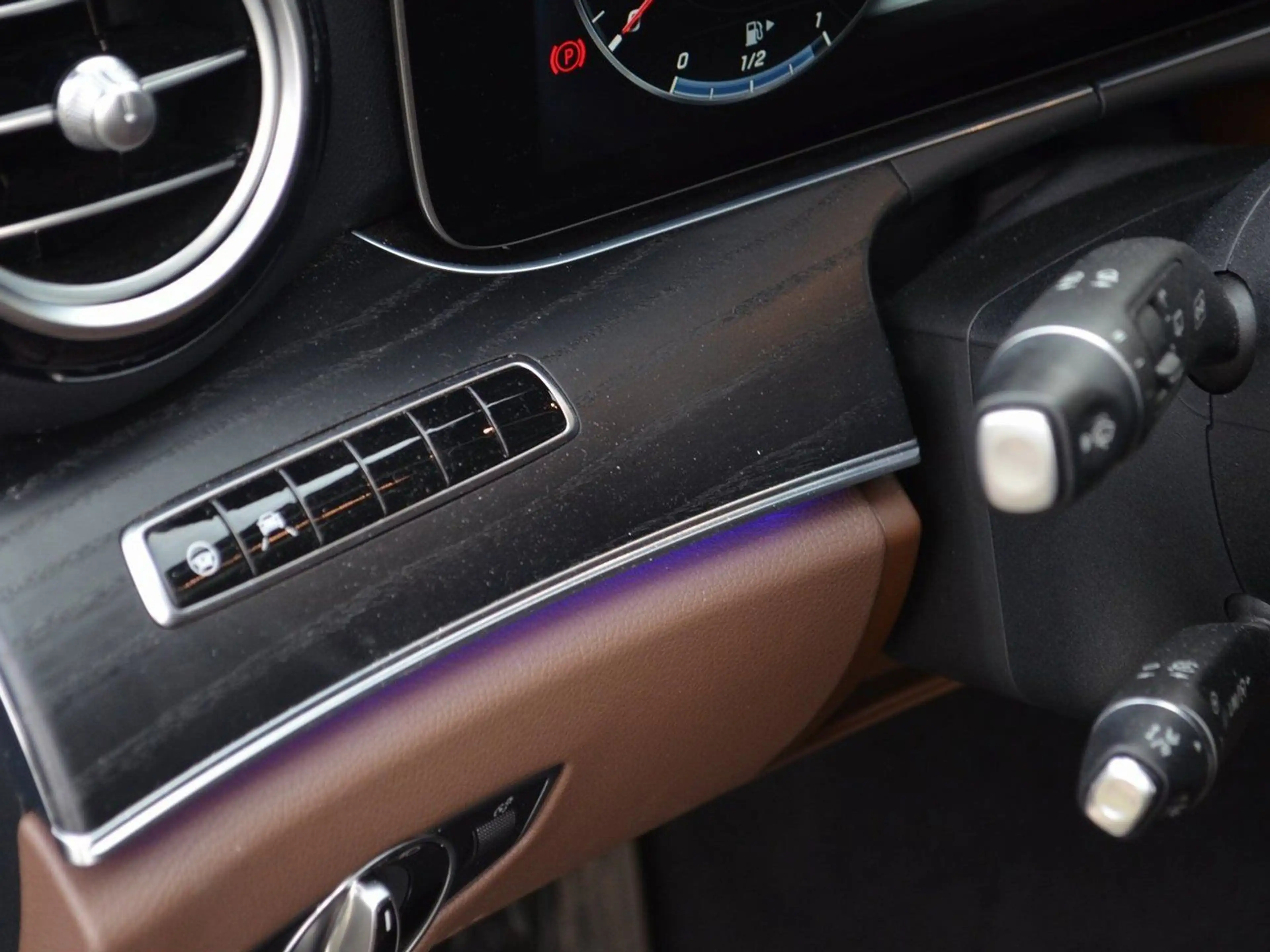 Mercedes-Benz E 350 d 4M T AMG NIGHT MBEAM SHD 360° AMBIENTE — photo 12