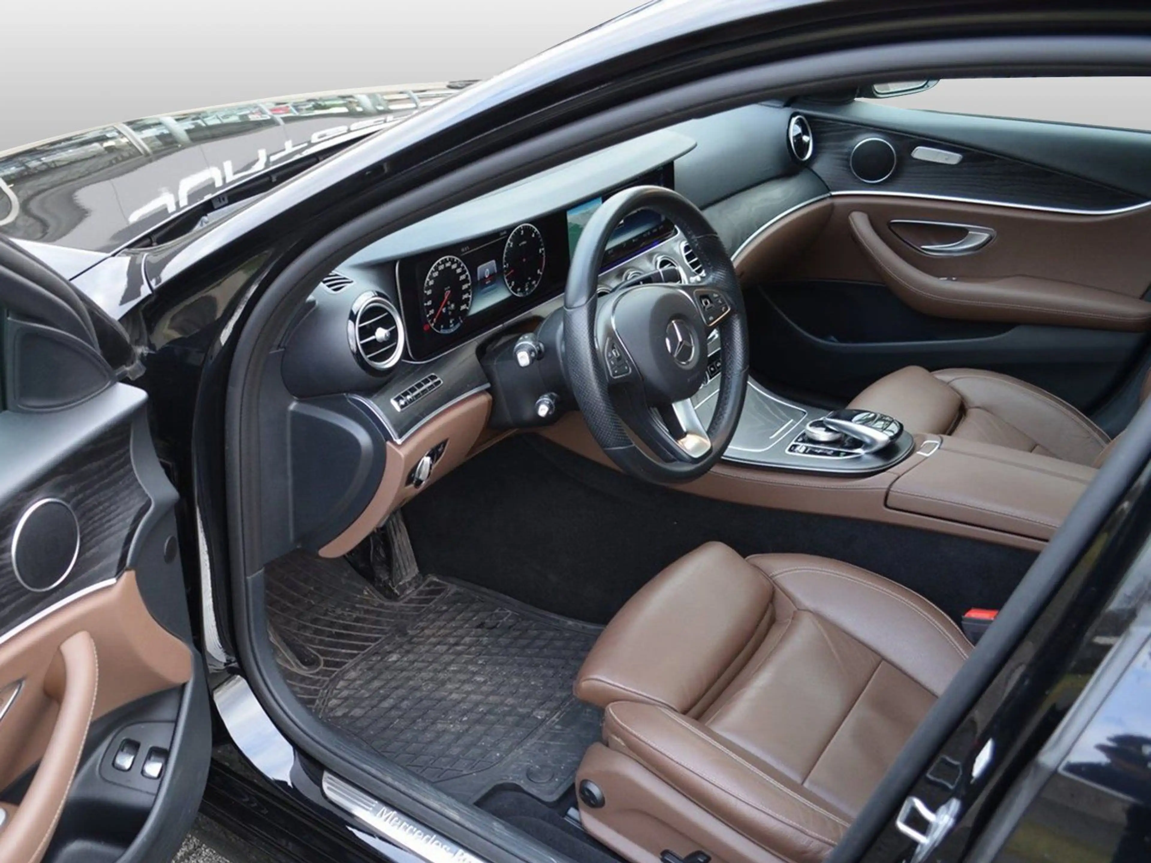 Mercedes-Benz E 350 d 4M T AMG NIGHT MBEAM SHD 360° AMBIENTE — photo 10