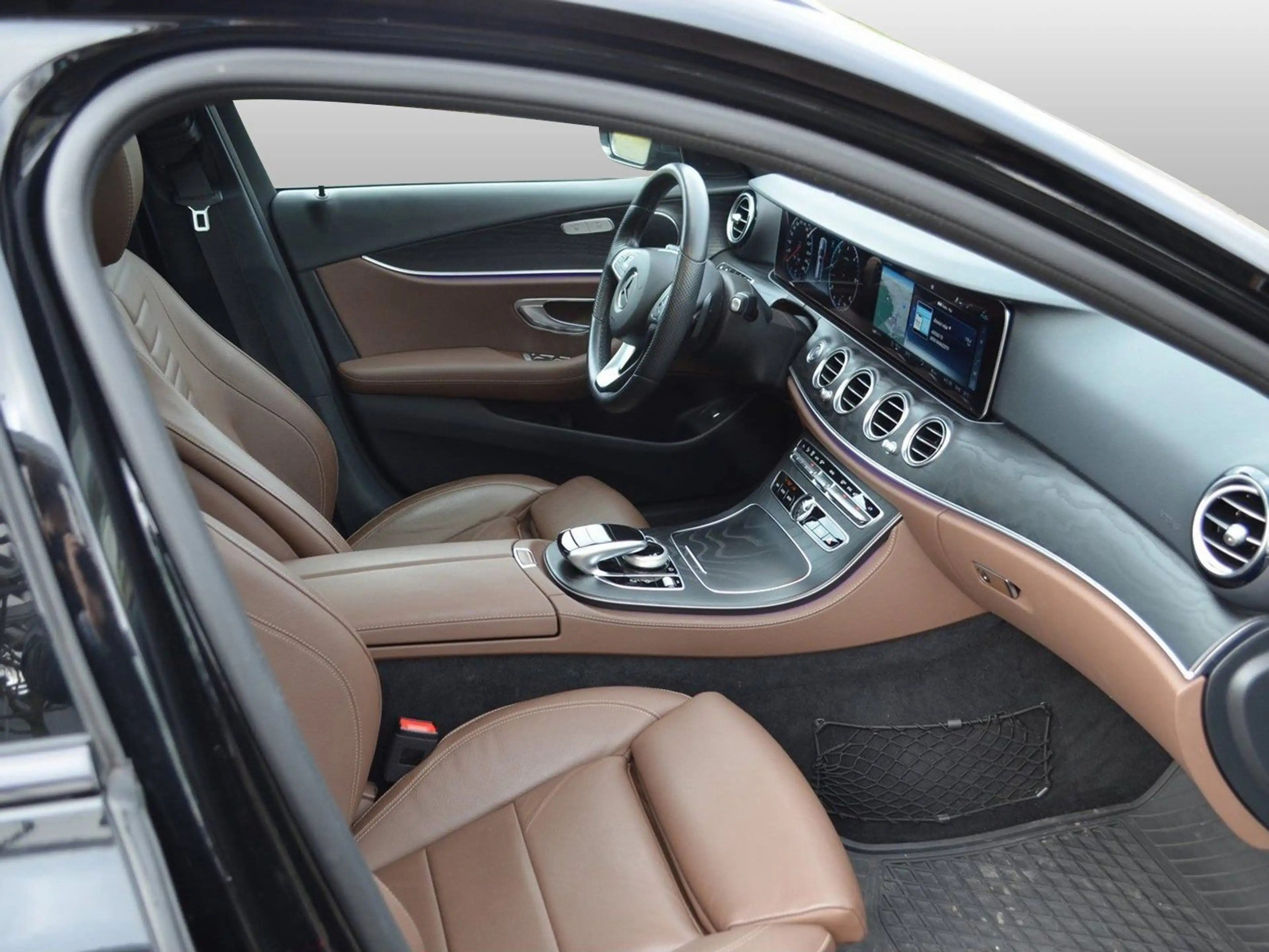 Mercedes-Benz E 350 d 4M T AMG NIGHT MBEAM SHD 360° AMBIENTE — photo 9