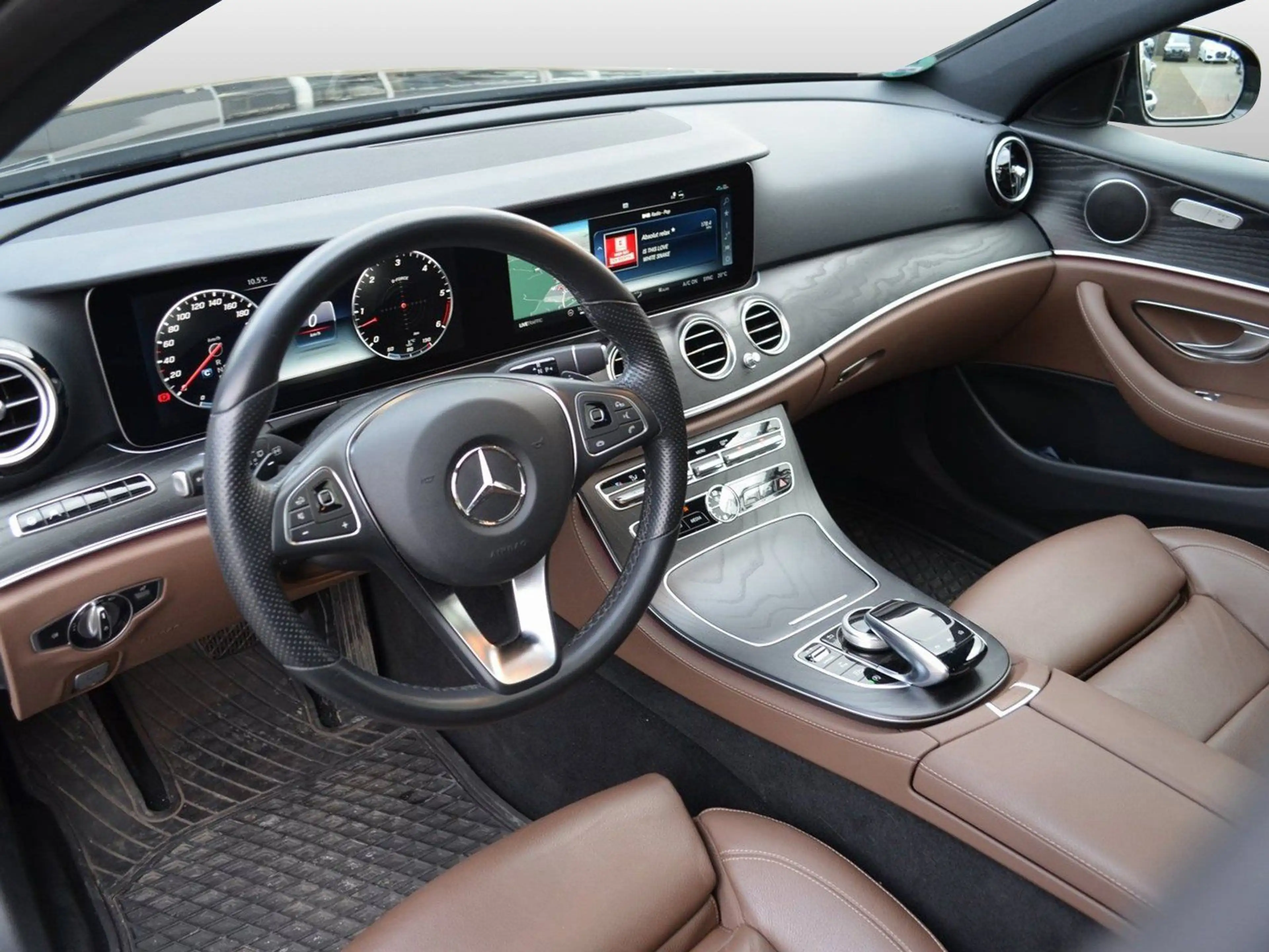 Mercedes-Benz E 350 d 4M T AMG NIGHT MBEAM SHD 360° AMBIENTE — photo 11