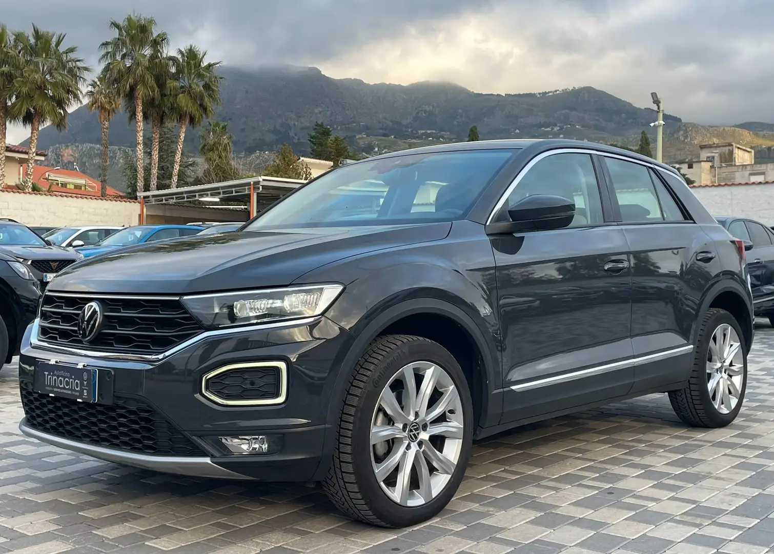 Volkswagen T-Roc Advanced 1.5 TSI 150CV Gris - 1