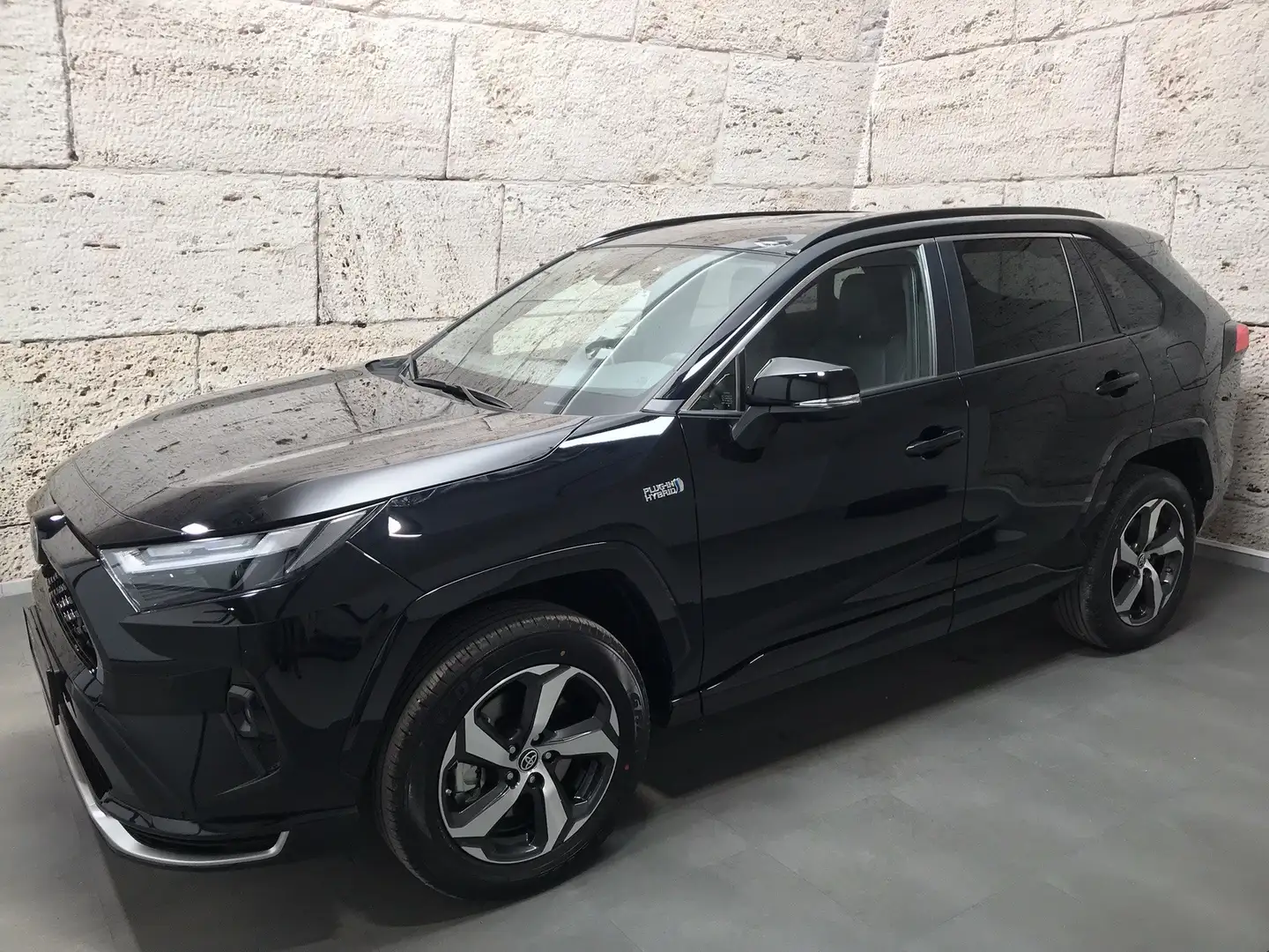 Toyota RAV 4 RAV4 Plug-in-Hybrid 4x4 306PS Active + Executive P Schwarz - 2