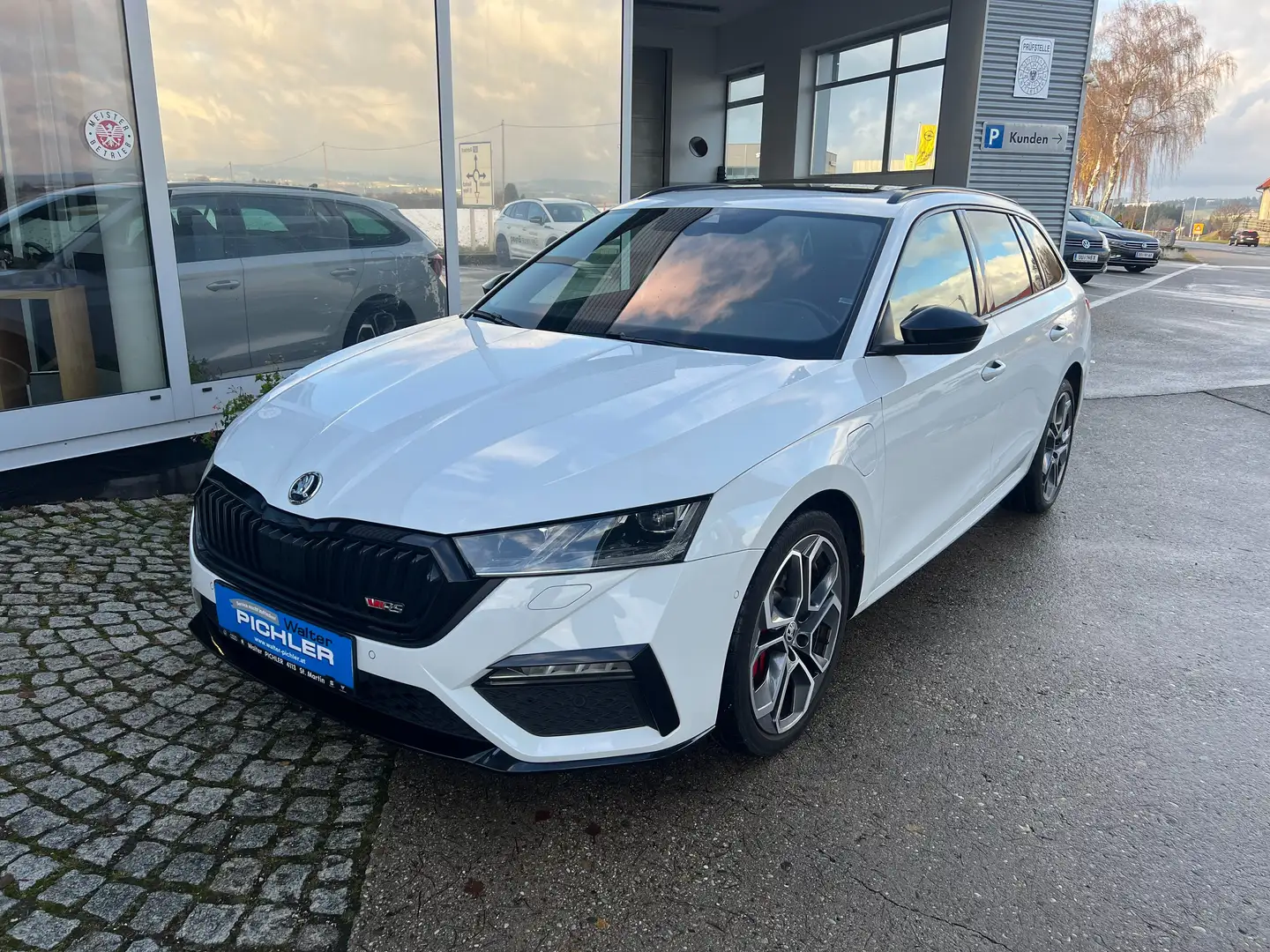 Skoda Octavia Comb RS iV DSG Weiß - 1