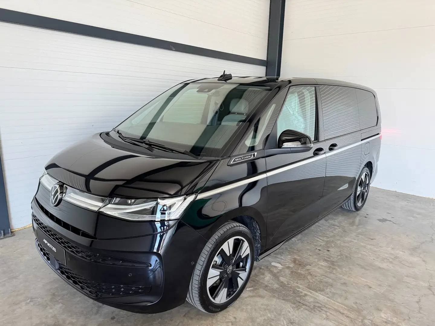 Volkswagen T7 Multivan Style Überhang 4MOTION Hybrid Noir - 1