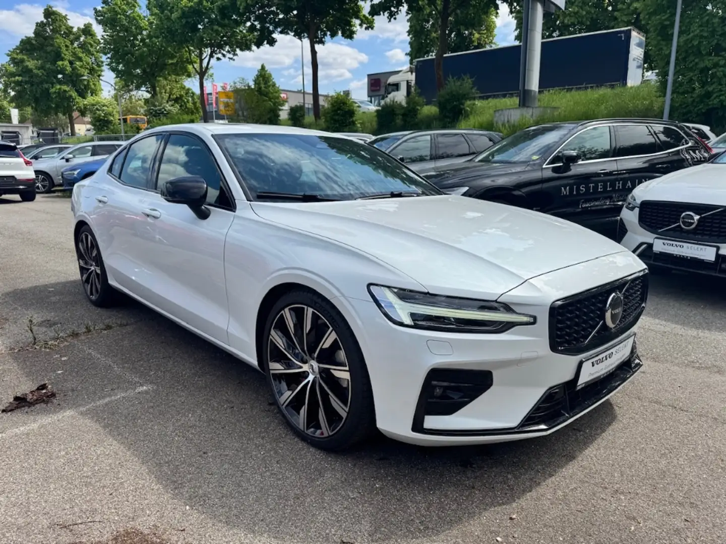 Volvo S60 Ultimate Dark AWD B5 Benzin EU6d HUD Leder Digital Weiß - 2