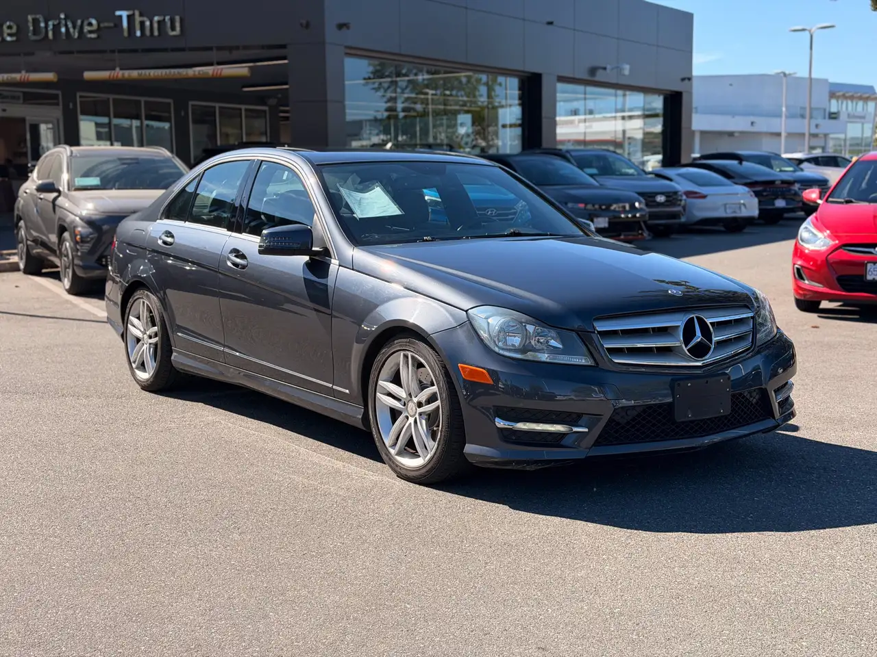 Mercedes-Benz C-Class снимка Mercedes-Benz C-Class