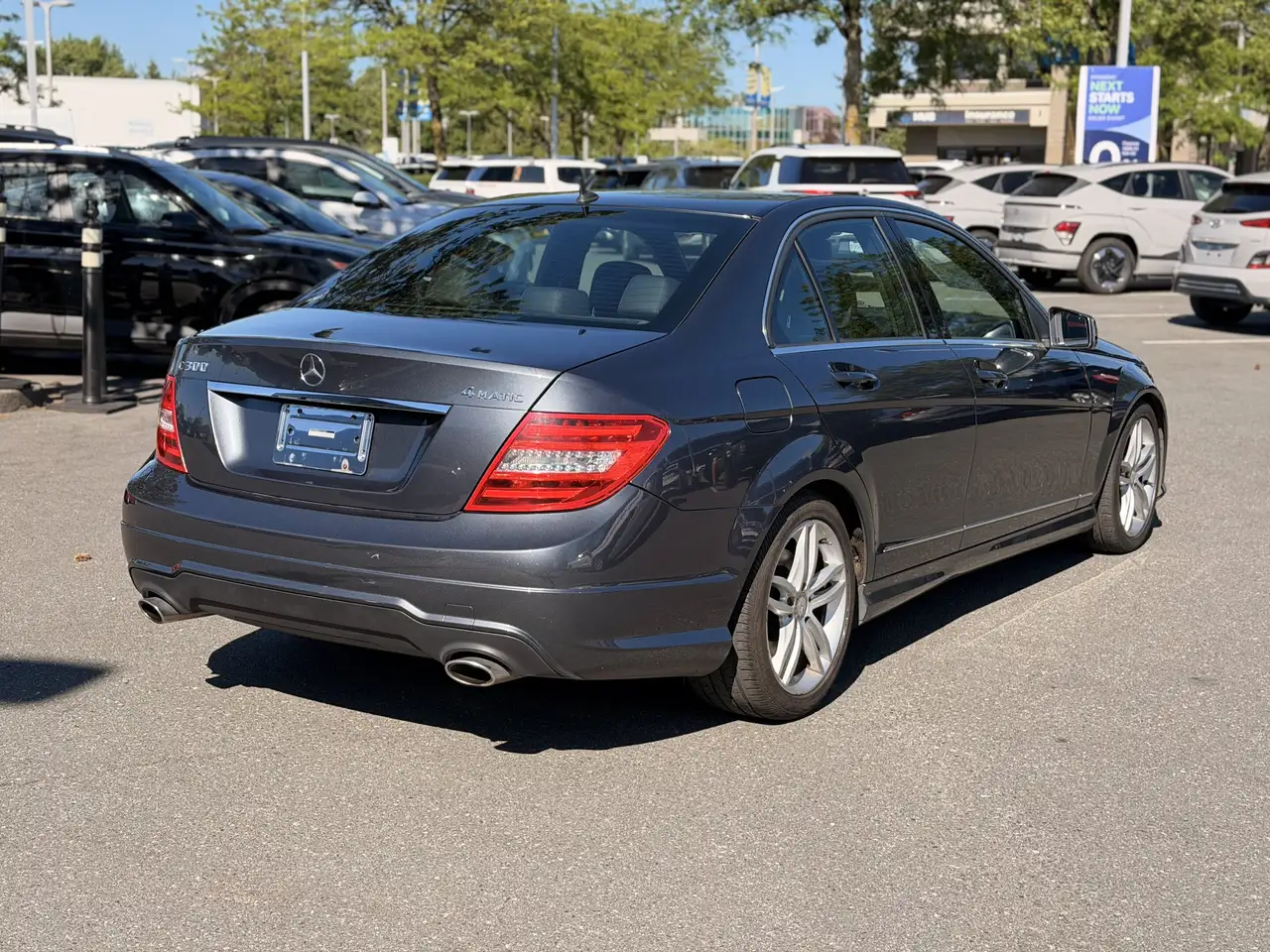Mercedes-Benz C-Class снимка Mercedes-Benz C-Class