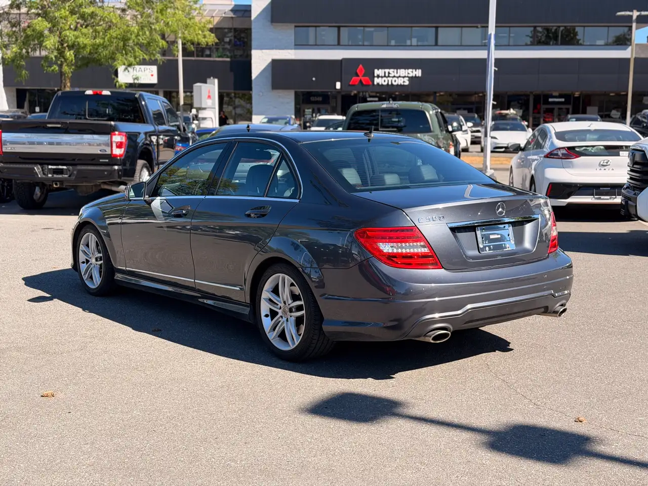 Mercedes-Benz C-Class снимка Mercedes-Benz C-Class