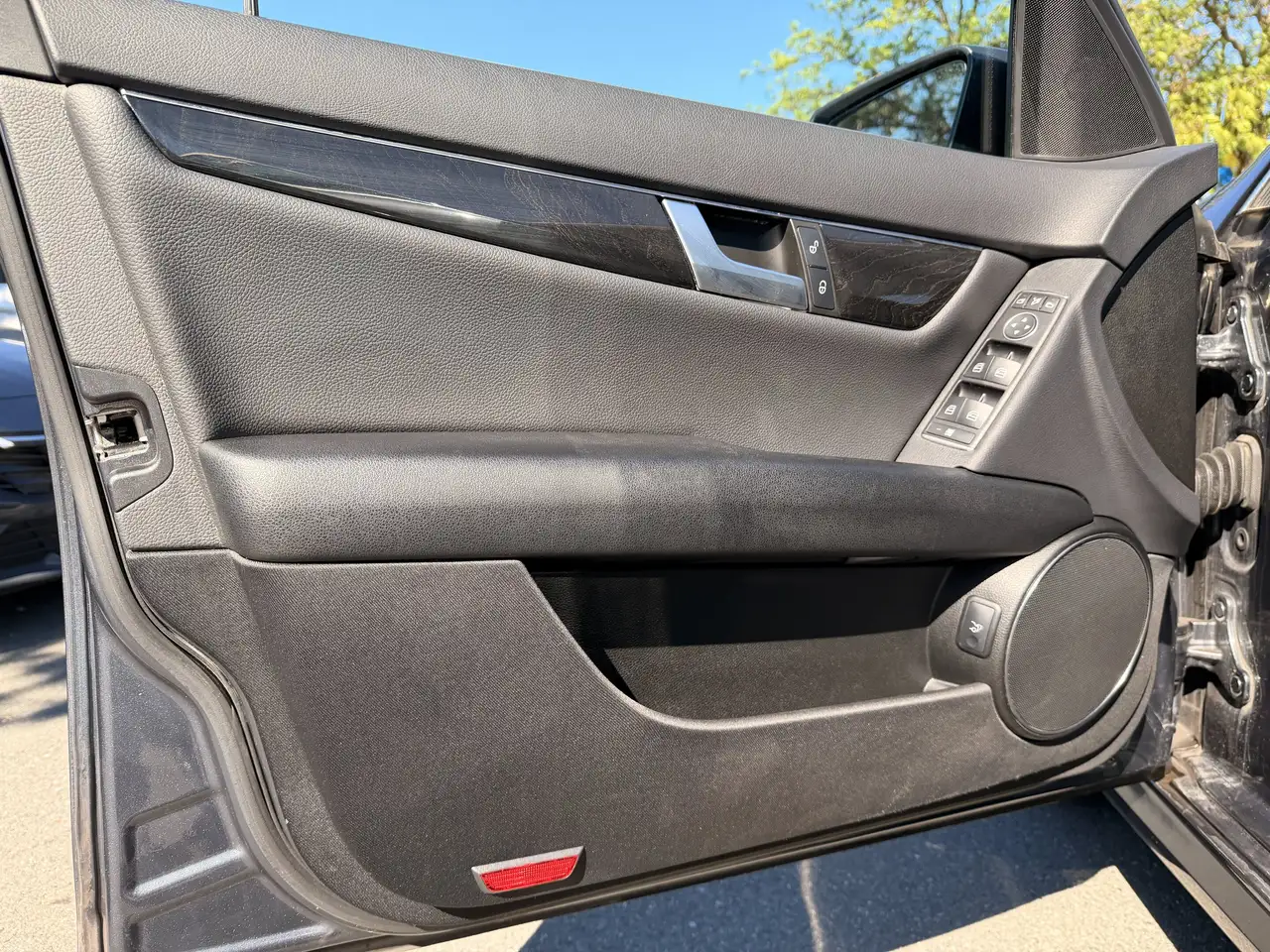 Mercedes-Benz C-Class снимка Mercedes-Benz C-Class