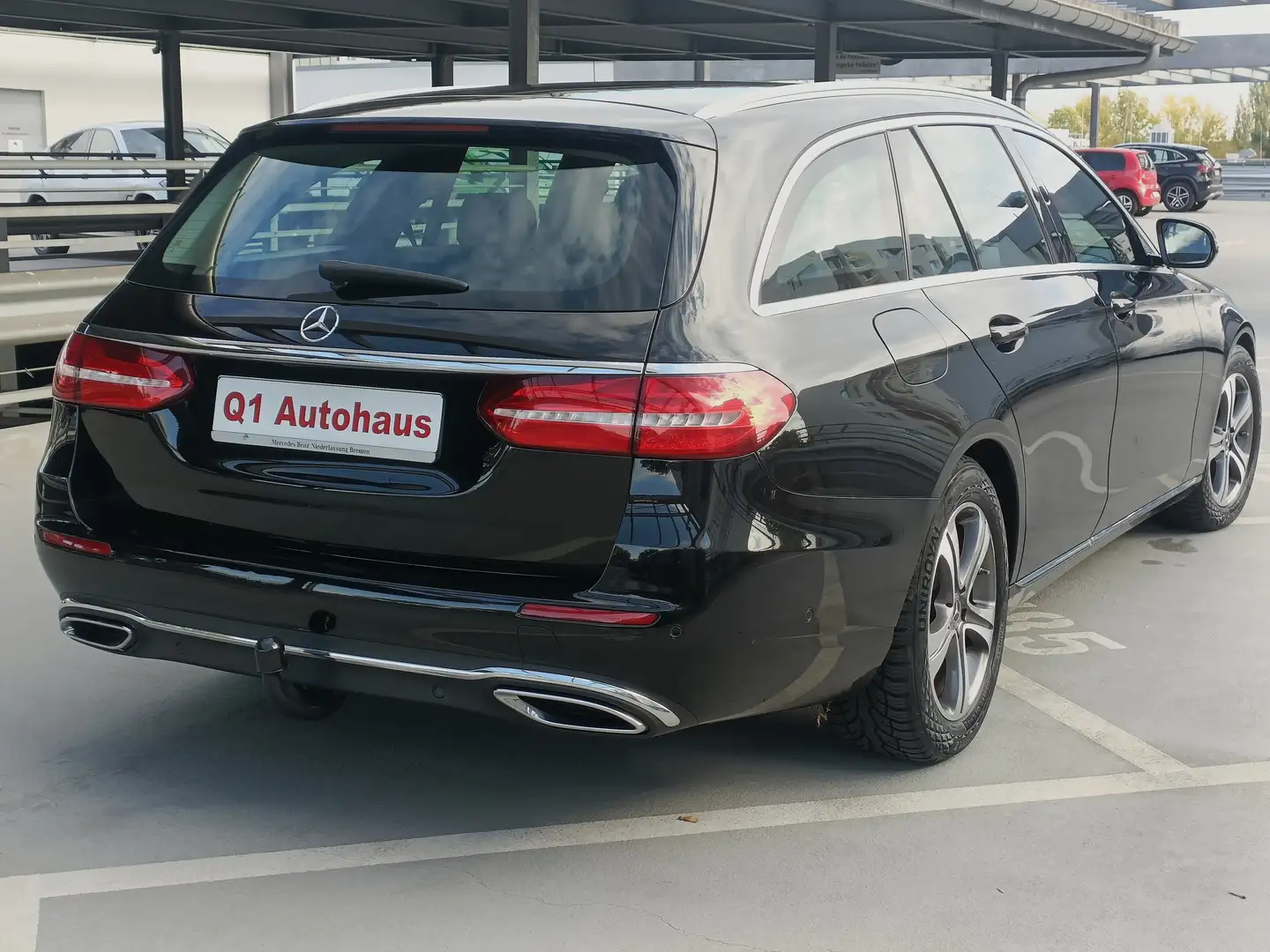 Mercedes-Benz E 220 d AVANTG.LED/LEDER/TOTW/CARPLAY/AMBIE/E-KLAPPE/AHK Schwarz - 2