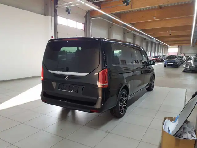 Mercedes-Benz V-Class view 4