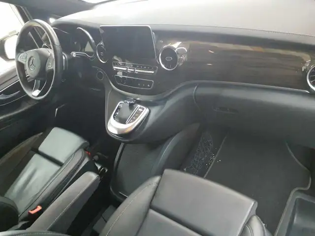Mercedes-Benz V-Class view 12