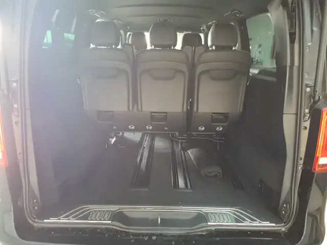 Mercedes-Benz V-Class view 8