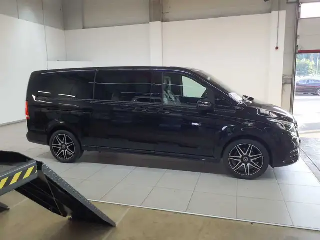 Mercedes-Benz V-Class view 3