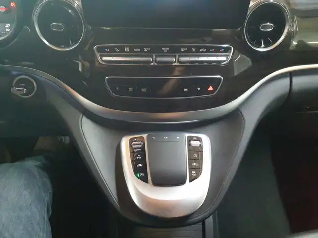 Mercedes-Benz V-Class view 13
